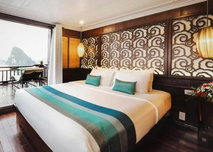 Botel Le Journey Premium Cruise Ha Long