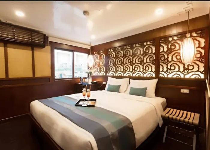 Botel Le Journey Premium Cruise Ha Long