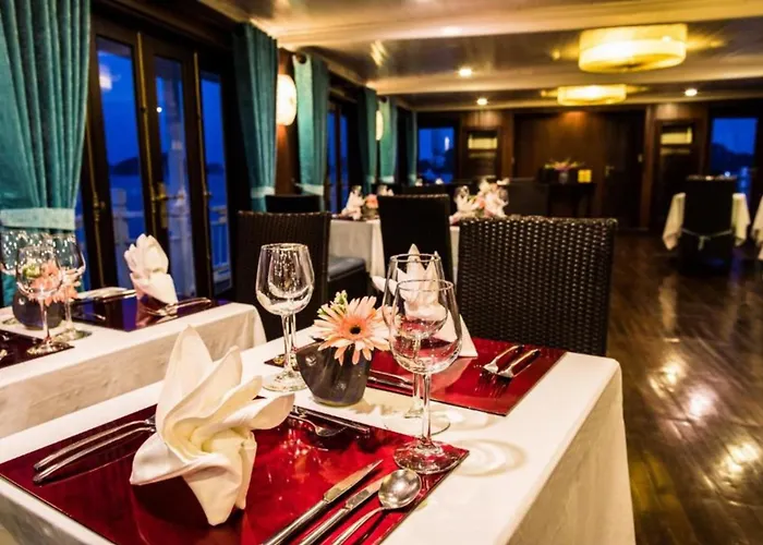 Le Journey Premium Cruise Botel Ha Long